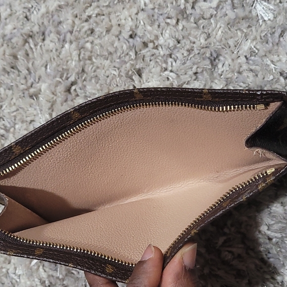 Louis Vuitton Cosmetics Pouch / Pochette - Picture 14 of 16